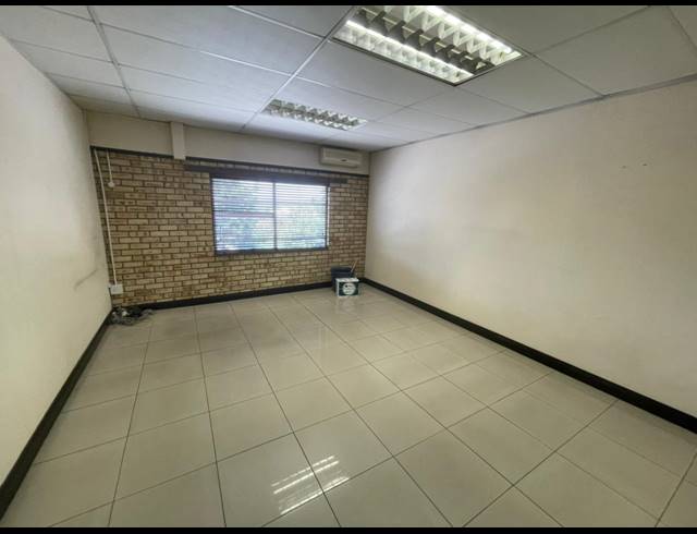 1,177M² WAREHOUSE TO LET IN KYA SANDS
